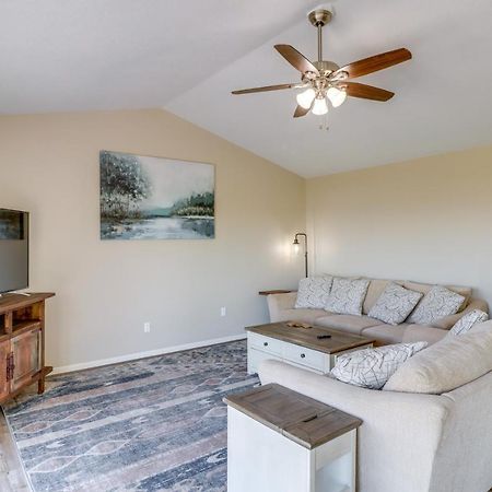Charming Edgemont Home With Deck And Lake Views! Fairfield Bay ภายนอก รูปภาพ