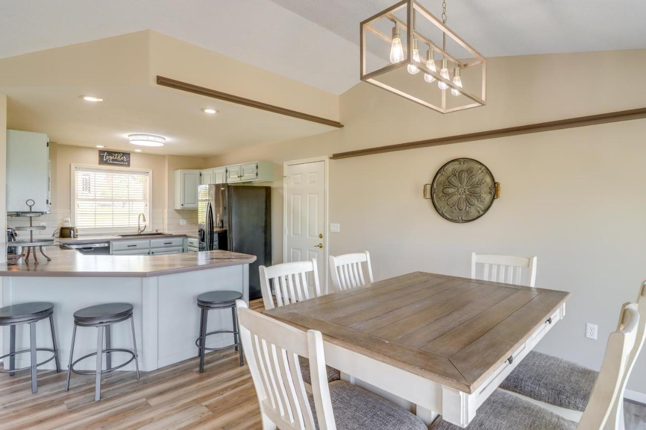 Charming Edgemont Home With Deck And Lake Views! Fairfield Bay ภายนอก รูปภาพ