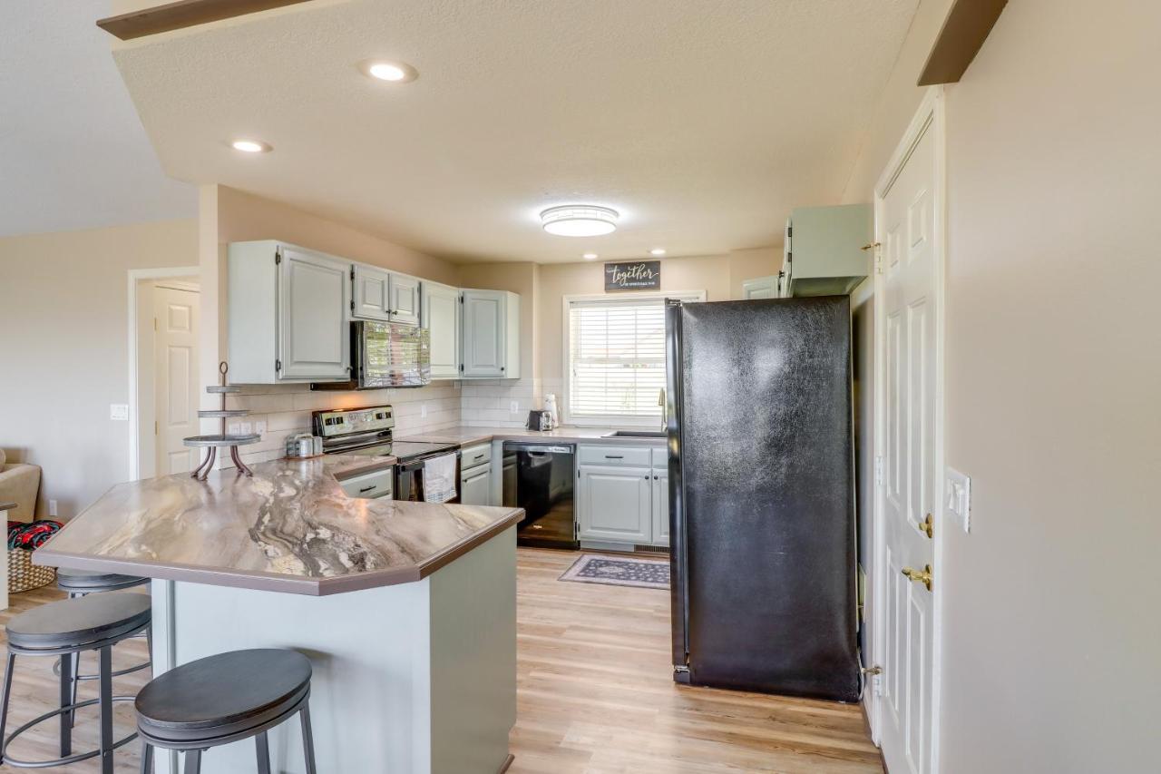 Charming Edgemont Home With Deck And Lake Views! Fairfield Bay ภายนอก รูปภาพ