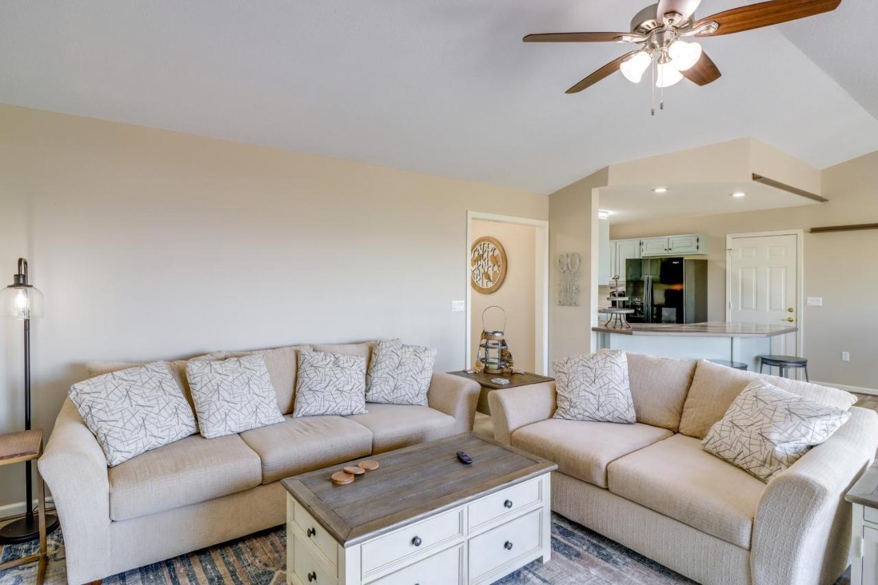 Charming Edgemont Home With Deck And Lake Views! Fairfield Bay ภายนอก รูปภาพ