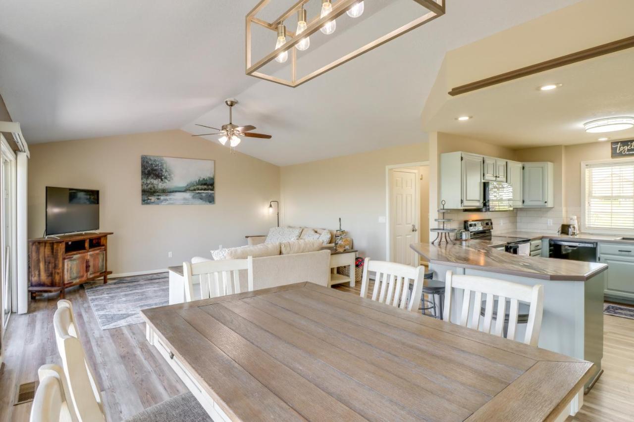 Charming Edgemont Home With Deck And Lake Views! Fairfield Bay ภายนอก รูปภาพ