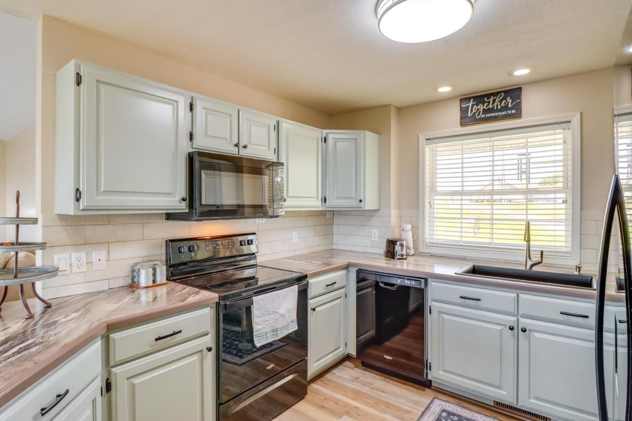 Charming Edgemont Home With Deck And Lake Views! Fairfield Bay ภายนอก รูปภาพ