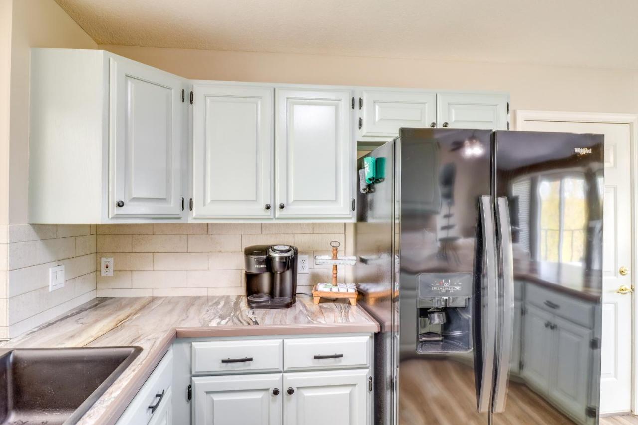 Charming Edgemont Home With Deck And Lake Views! Fairfield Bay ภายนอก รูปภาพ