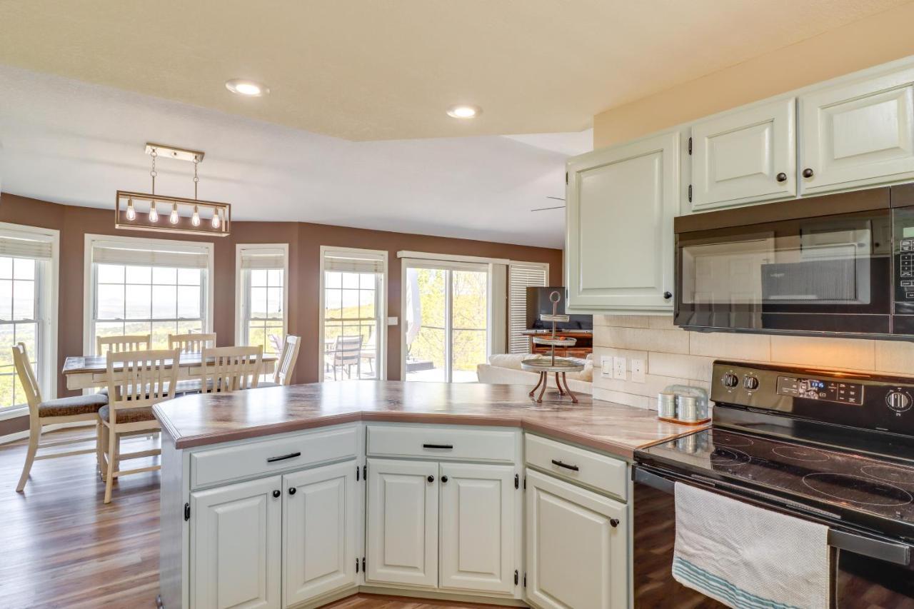 Charming Edgemont Home With Deck And Lake Views! Fairfield Bay ภายนอก รูปภาพ