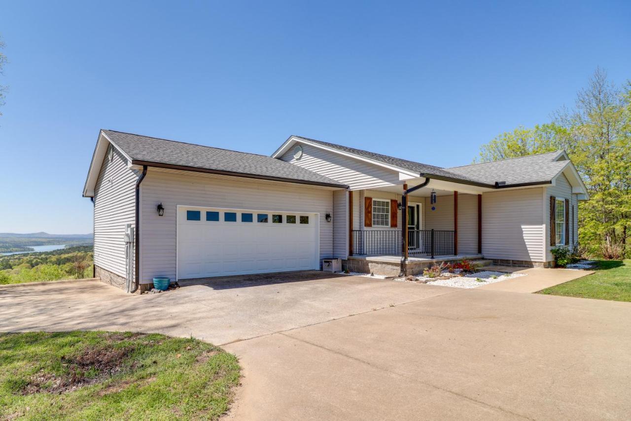 Charming Edgemont Home With Deck And Lake Views! Fairfield Bay ภายนอก รูปภาพ